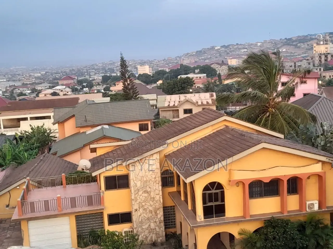 5bdrm House in West Hills Mall for sale