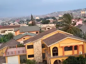 5bdrm House in West Hills Mall for sale
