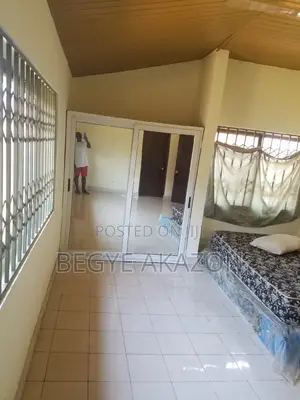 5bdrm House in West Hills Mall for sale