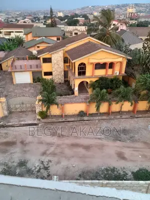 5bdrm House in West Hills Mall for sale