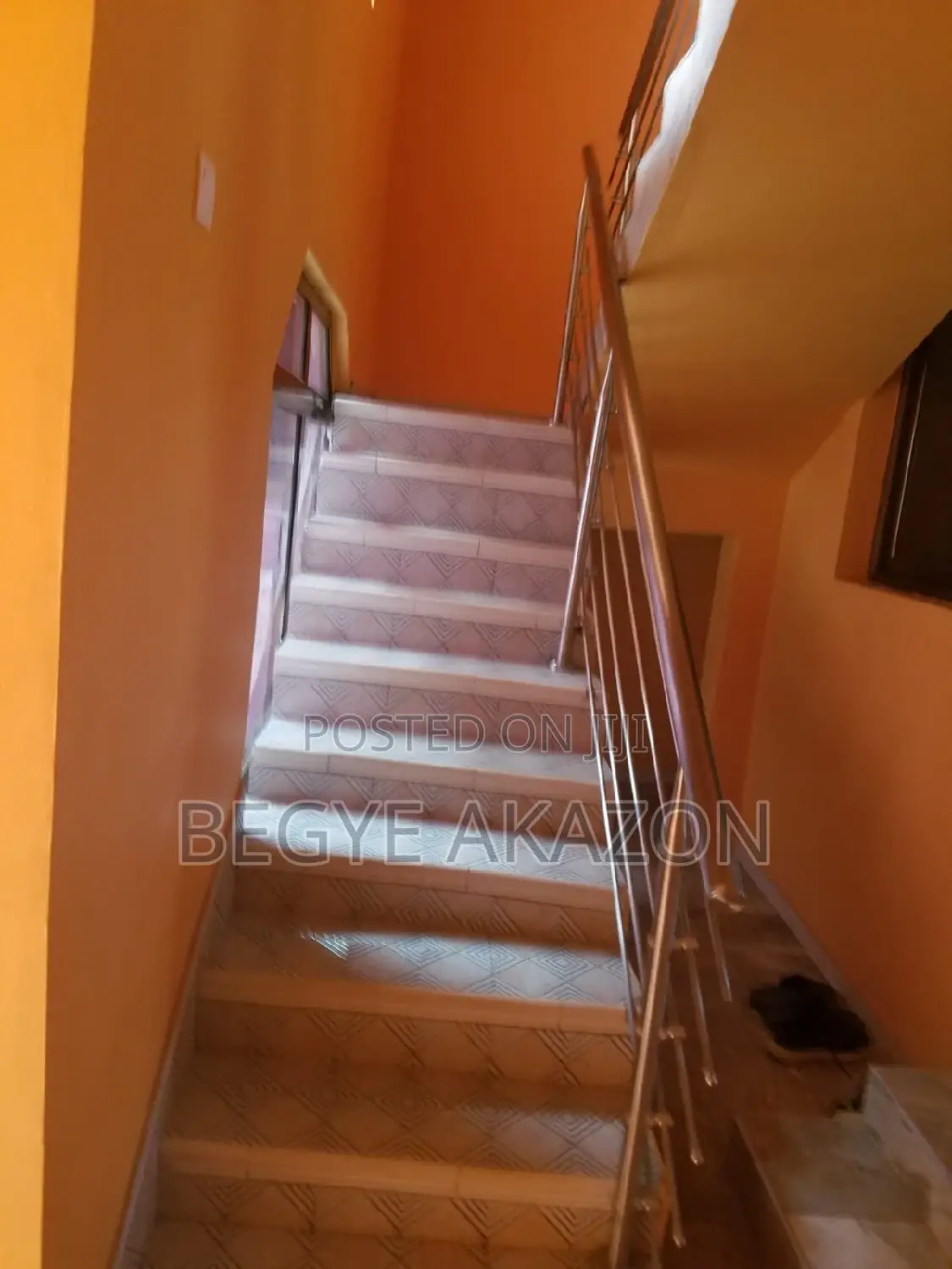 5bdrm House in West Hills Mall for sale