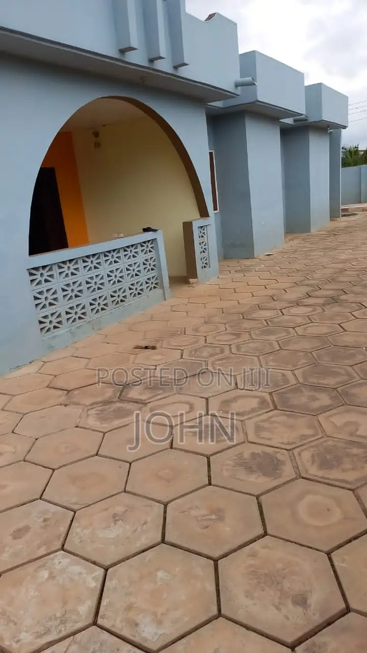 5bdrm House in Survivorestates, Old Barrier for sale