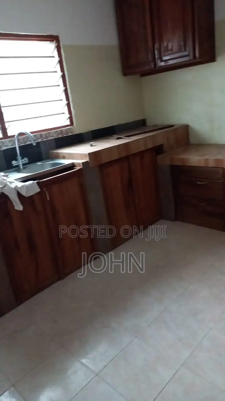 5bdrm House in Survivorestates, Old Barrier for sale