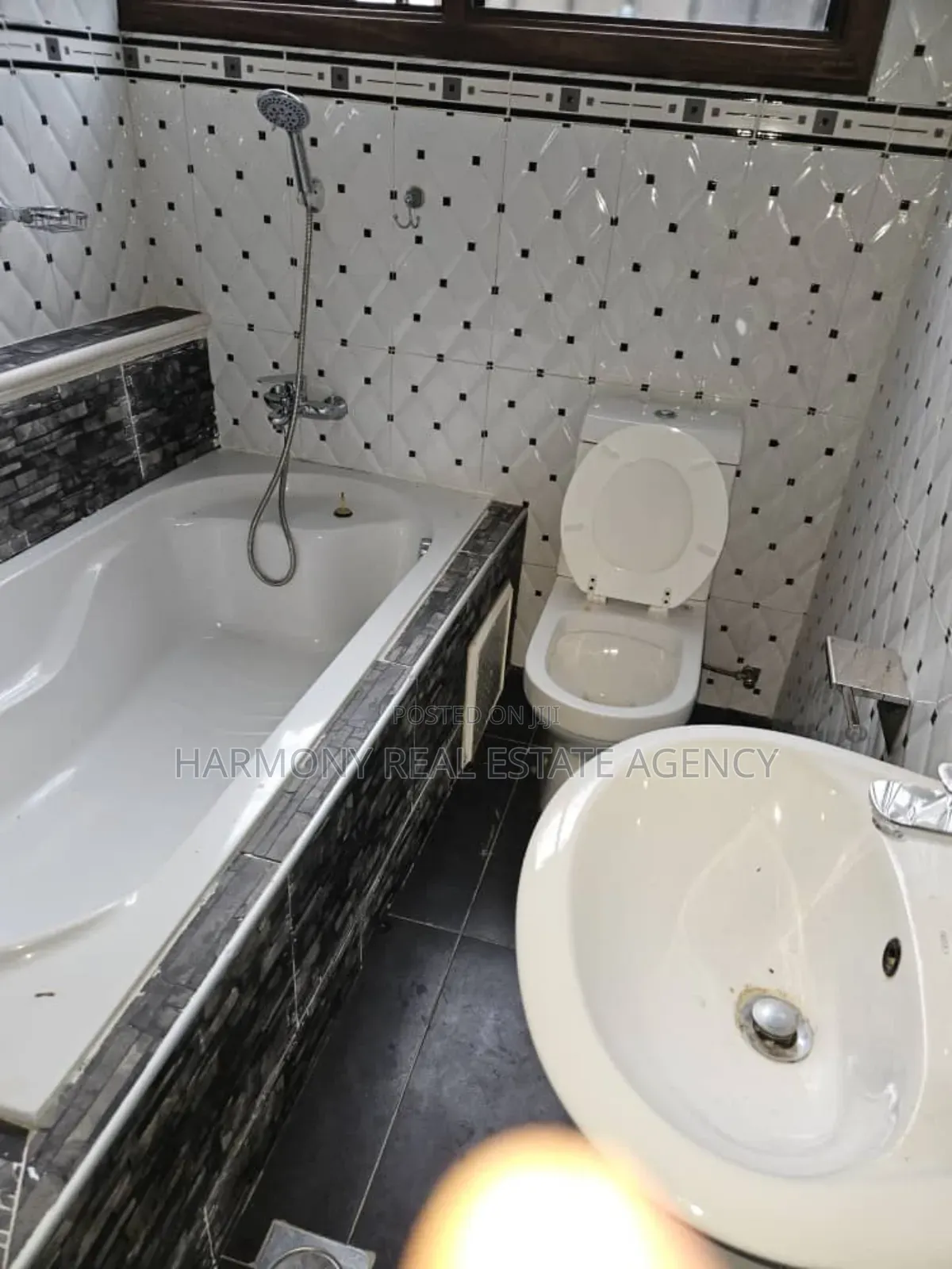 4bdrm House in Dzorwulu for rent