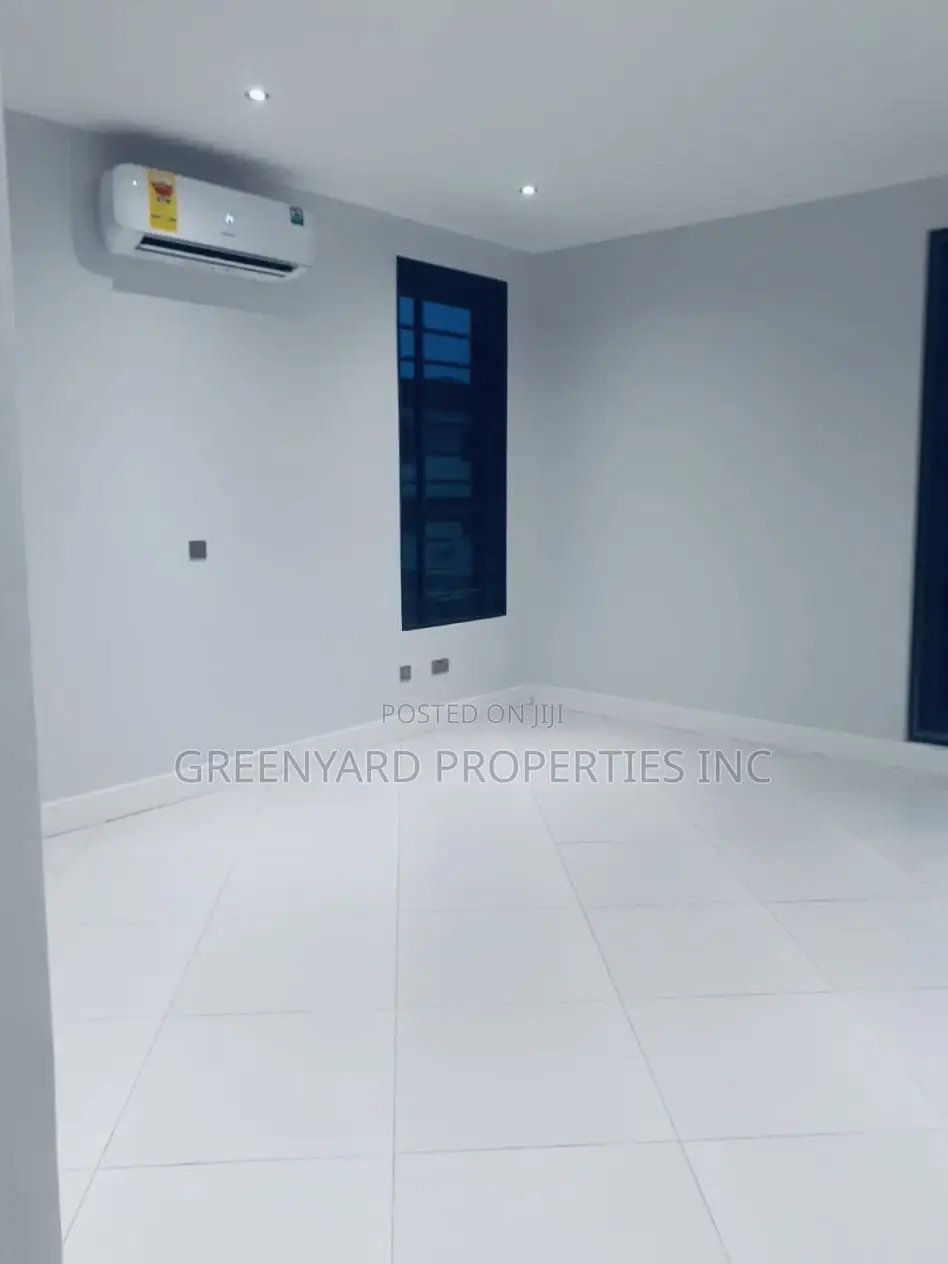 4bdrm Penthouse in Airport Residential for sale