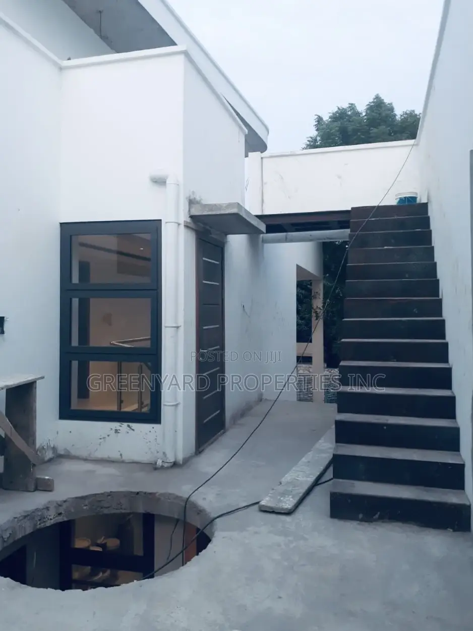 4bdrm Penthouse in Airport Residential for sale