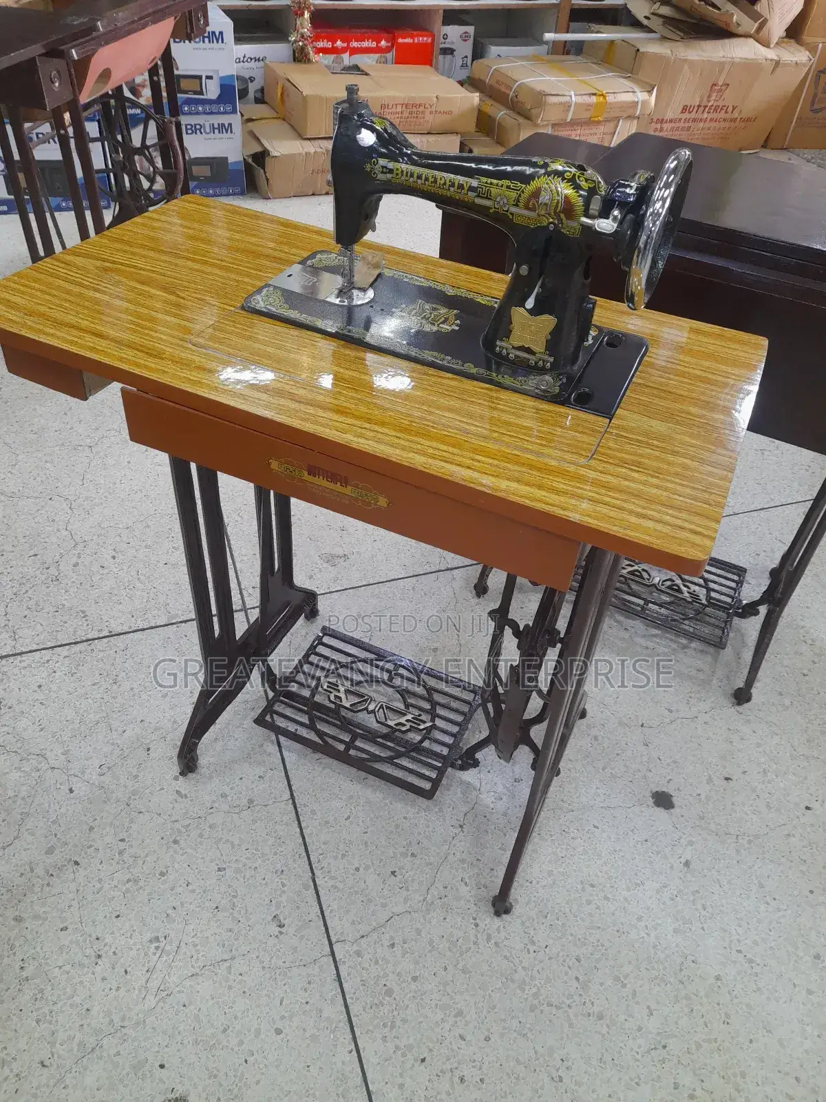 Brandnew Butterfly Foot/ Threadle Machine
