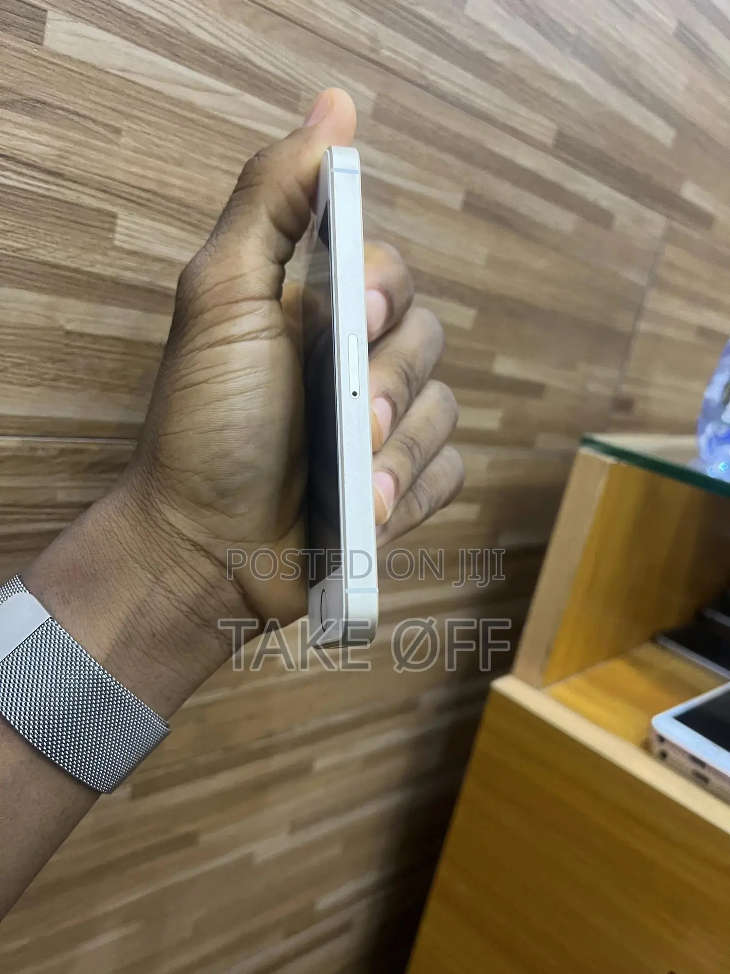 Apple iPhone SE 64 GB Gold
