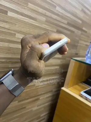 Apple iPhone SE 64 GB Gold