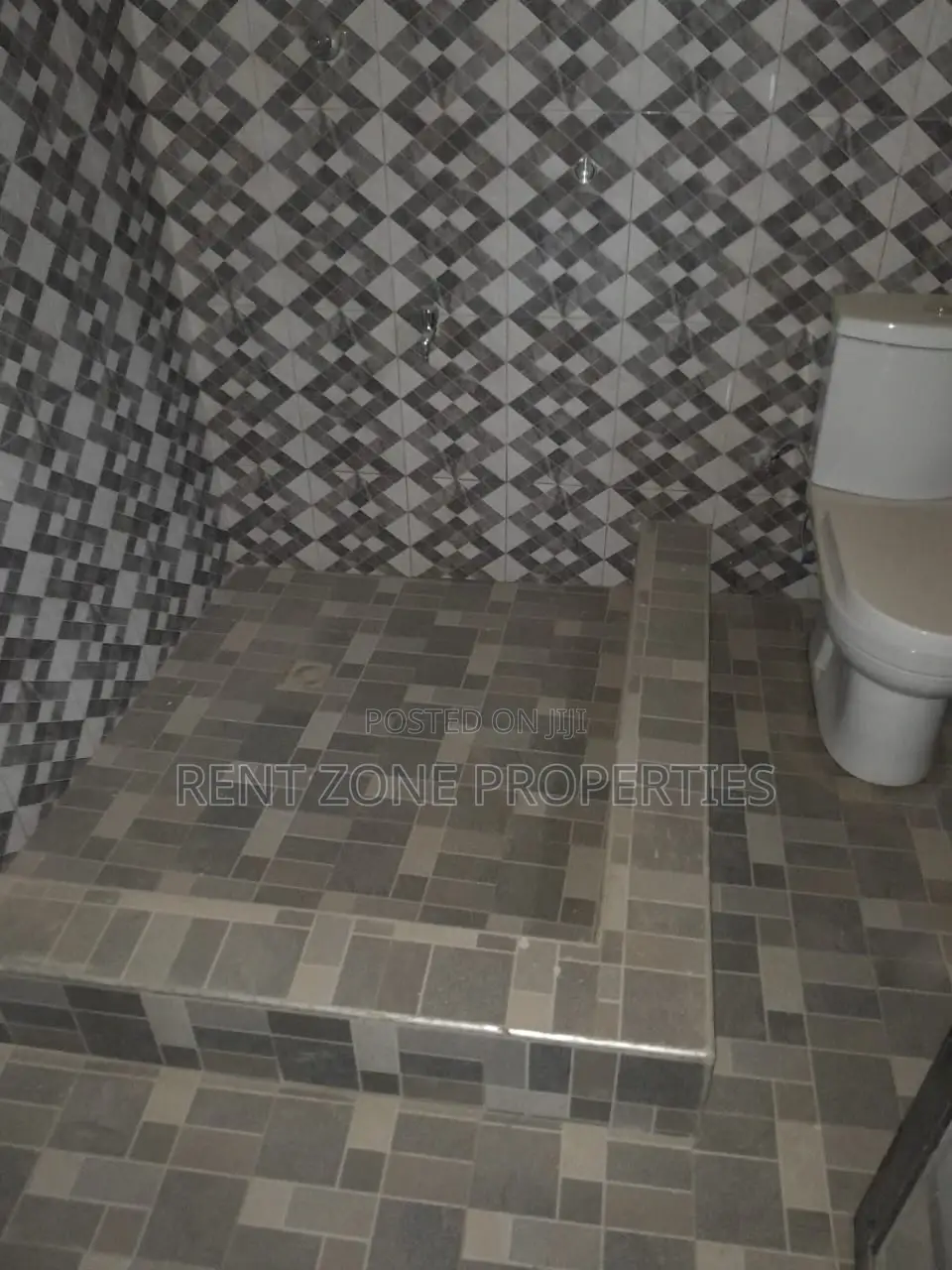 6bdrm Duplex in Ofankor for rent