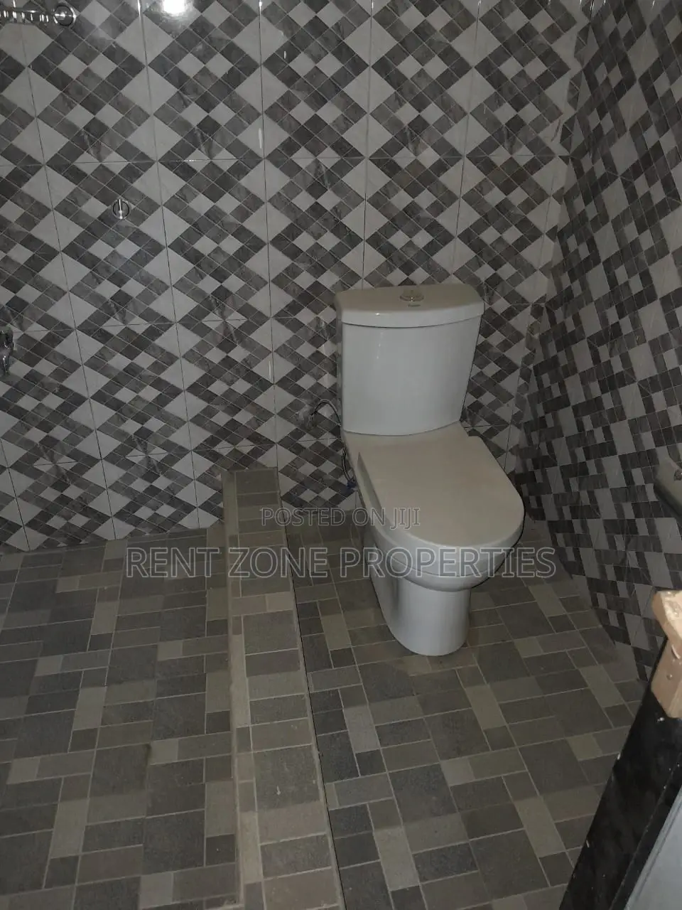 6bdrm Duplex in Ofankor for rent
