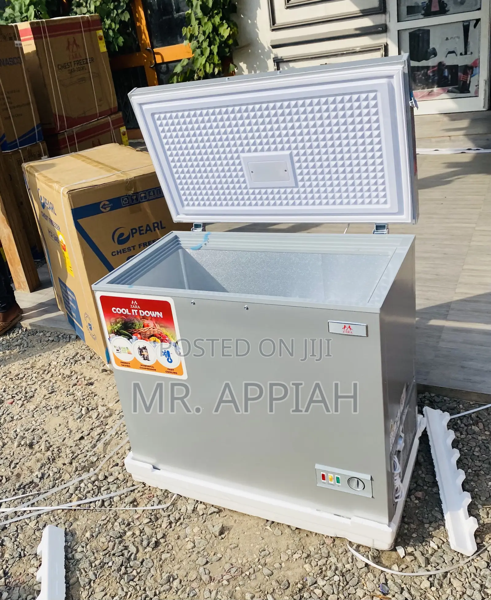 Sealed in Box Zara 300FL 1 Door Electric Chest Freezer.