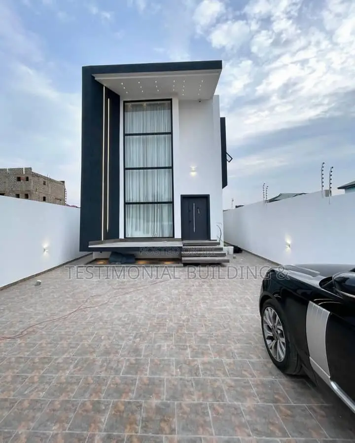 4bdrm House in Testimonial Building, School Junction for sale