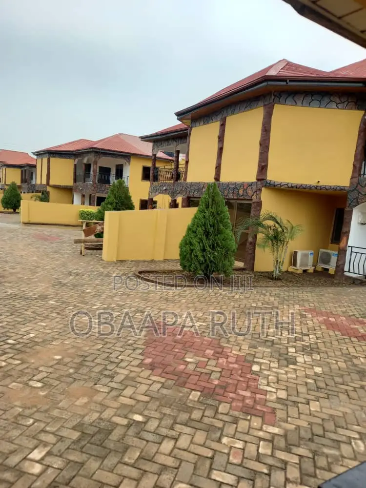 2bdrm Townhouse / Terrace in Adjiriganor for rent