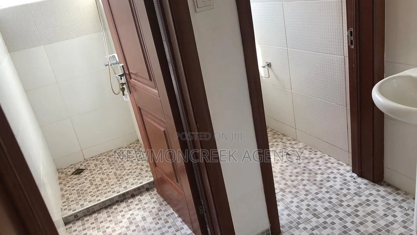 3bdrm Bungalow in Gated Est.Oyibi. for sale