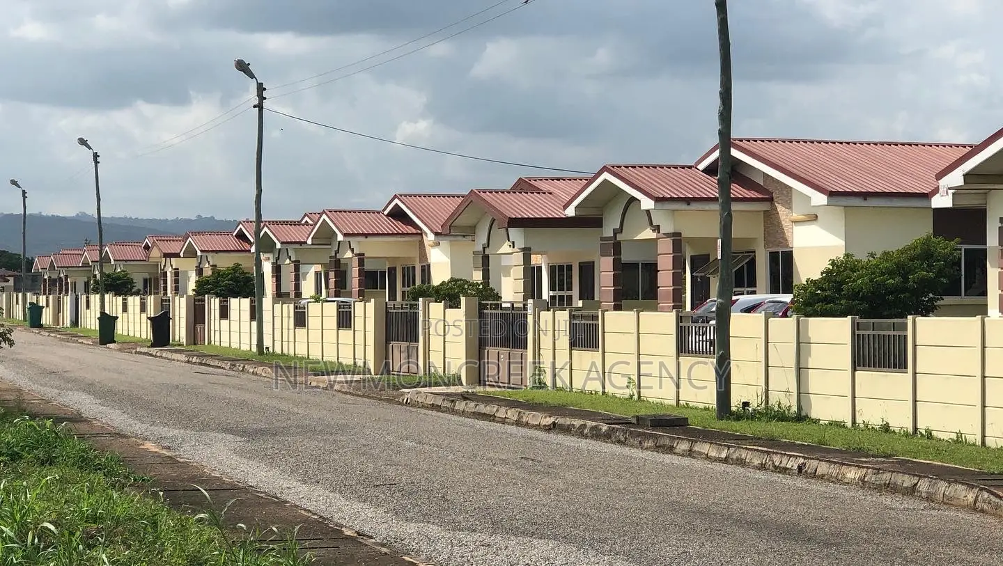 3bdrm Bungalow in Gated Est.Oyibi. for sale