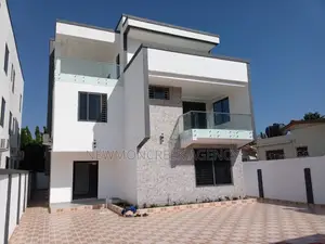 4bdrm Duplex in Adenta Ssnit Flats, Accra Metropolitan for sale