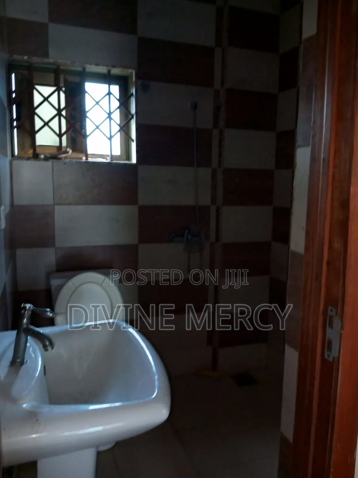 1bdrm Apartment in Adade, Awutu Senya East Municipal for rent