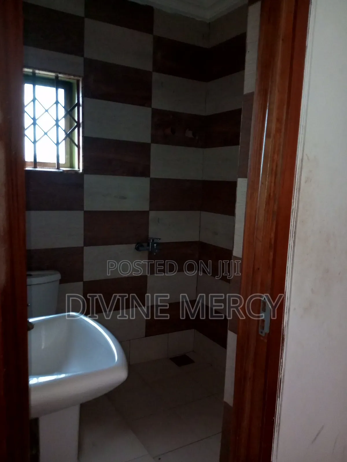 1bdrm Apartment in Adade, Awutu Senya East Municipal for rent