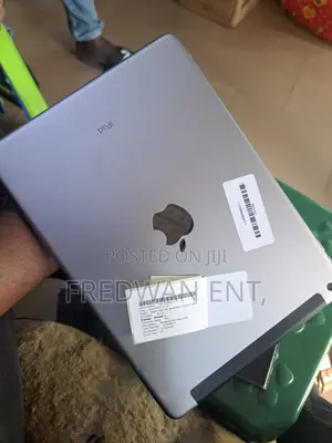 Apple iPad 9.7 128 GB Gray