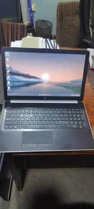 Laptop HP 15-Da2933nia 8GB Intel Core I5 HDD 1T