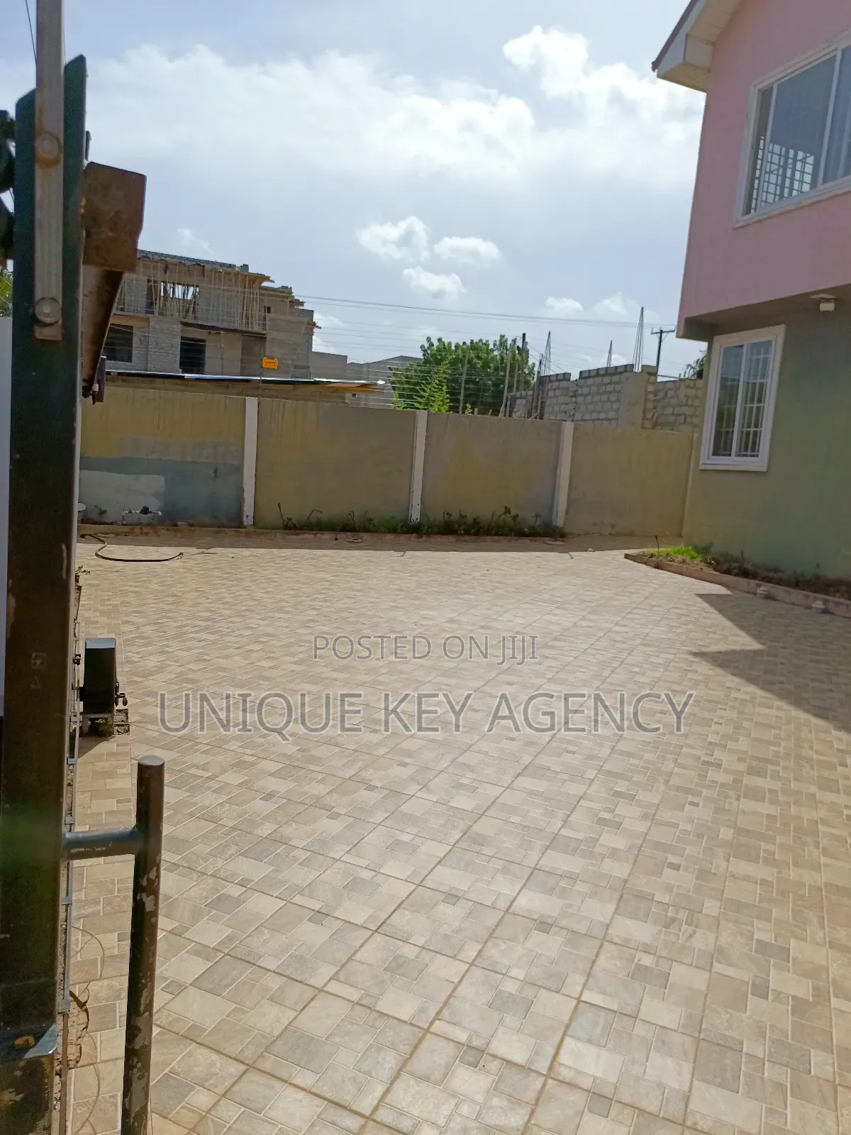 4bdrm House in Unique Key Agency, Airport Residential Area for rent