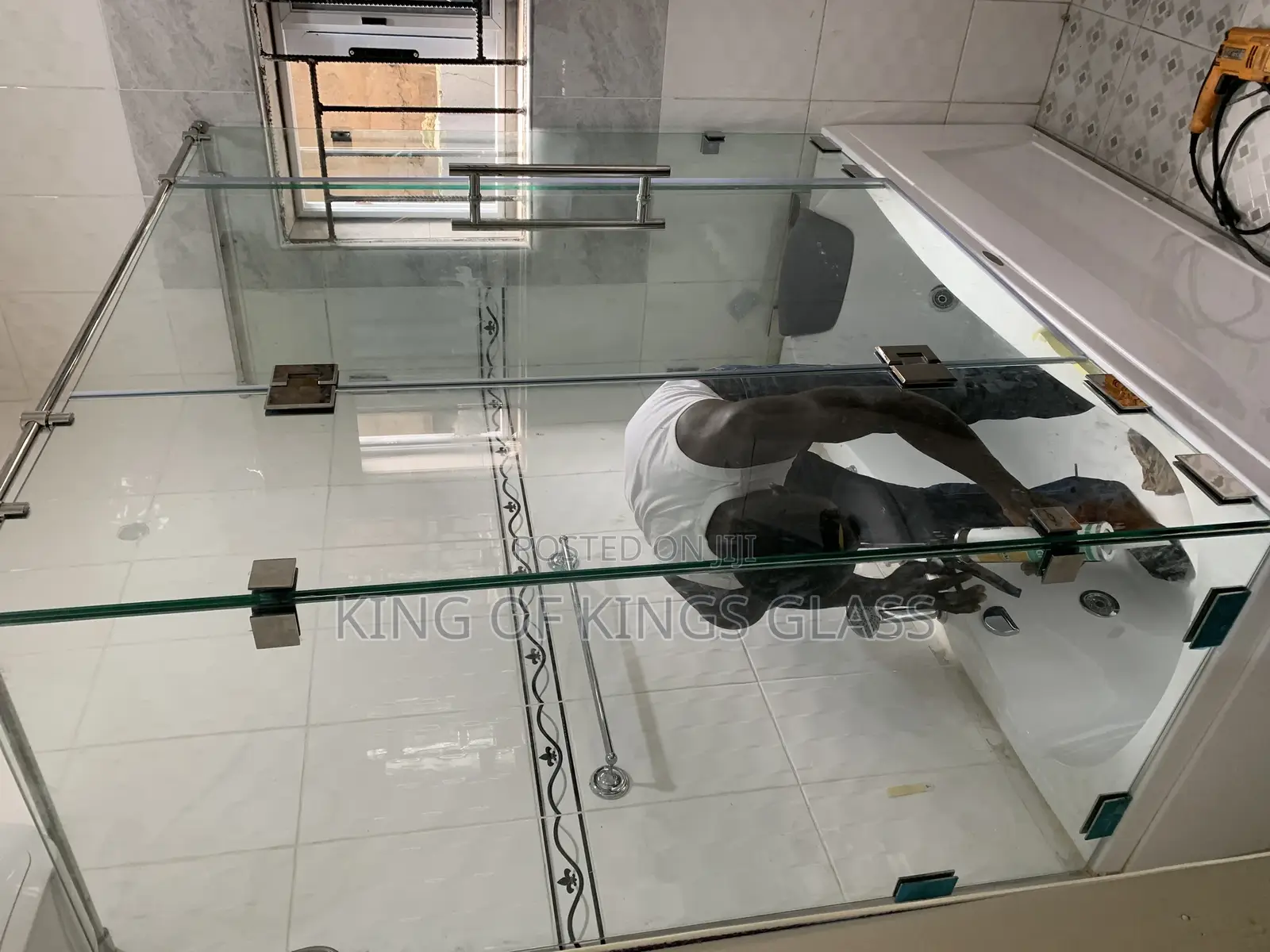 Frameless Shower Case