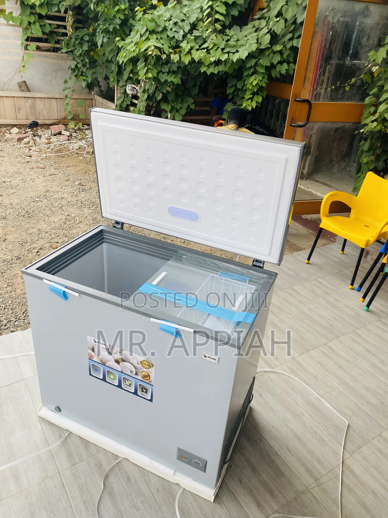 Shop Pearl PCF-240 1 Door Electric Chest Freezer(200L).