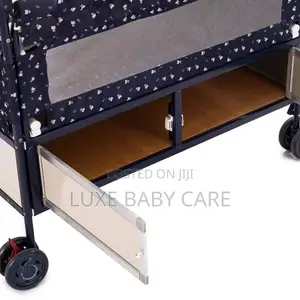 Baby’S Crib With Net and Feeding Seat