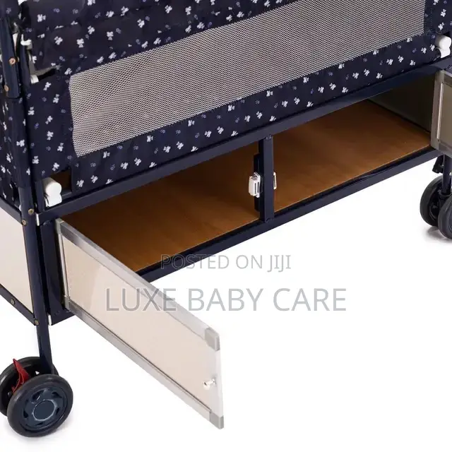 Baby’S Crib With Net and Feeding Seat