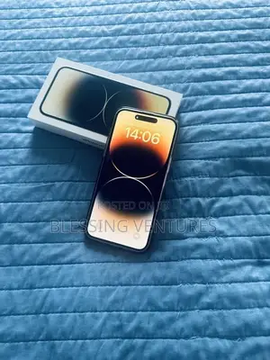 Photo - Apple iPhone 14 Pro Max 256 GB Gold