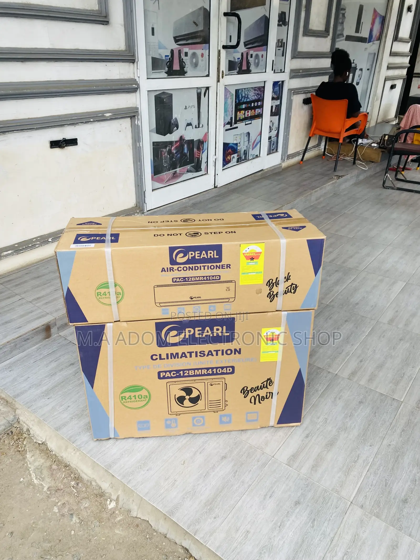 Super Chilling Pearl 1.5hp(Black)Split Type Air Conditioner.