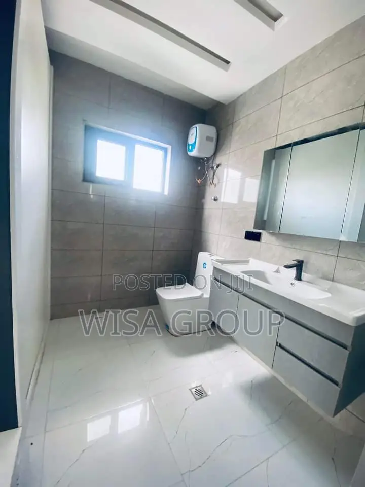 5bdrm Duplex in Wisa Groups, Accra Metropolitan for sale