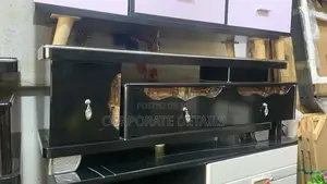 Tv Stand (Expandable)