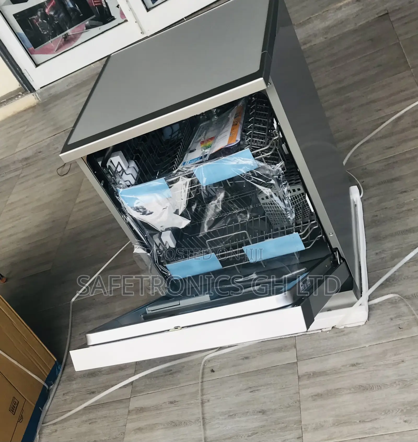 Durable WQP12-5203 (Gray) Midea 12 Plate Dishwasher