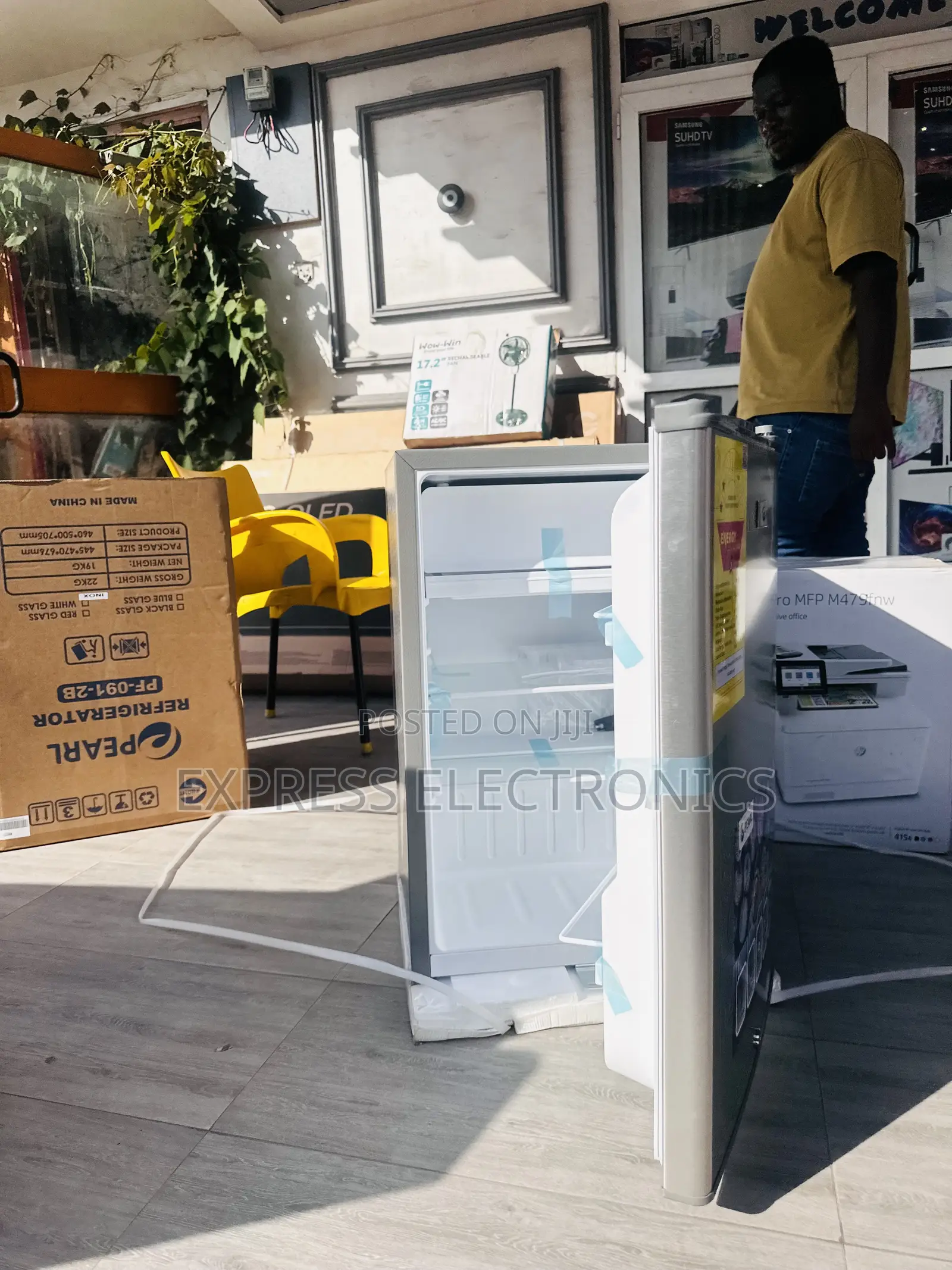 Brand New Pearl Table Top Mini Cabinet Fridge