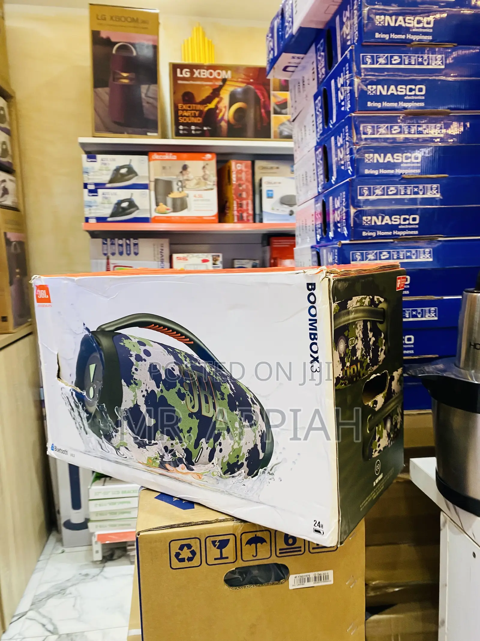 Elegantly Designed JBL(5 W)Portable Bluetooth Speaker.