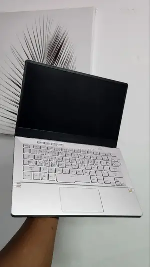 Laptop Asus ROG Zephyrus G14 16GB AMD Ryzen 9 SSD 1T