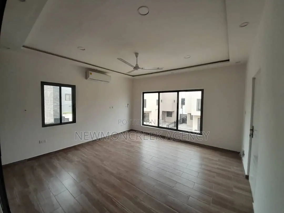 4bdrm Duplex in Haatso Main Road, Accra Metropolitan for sale