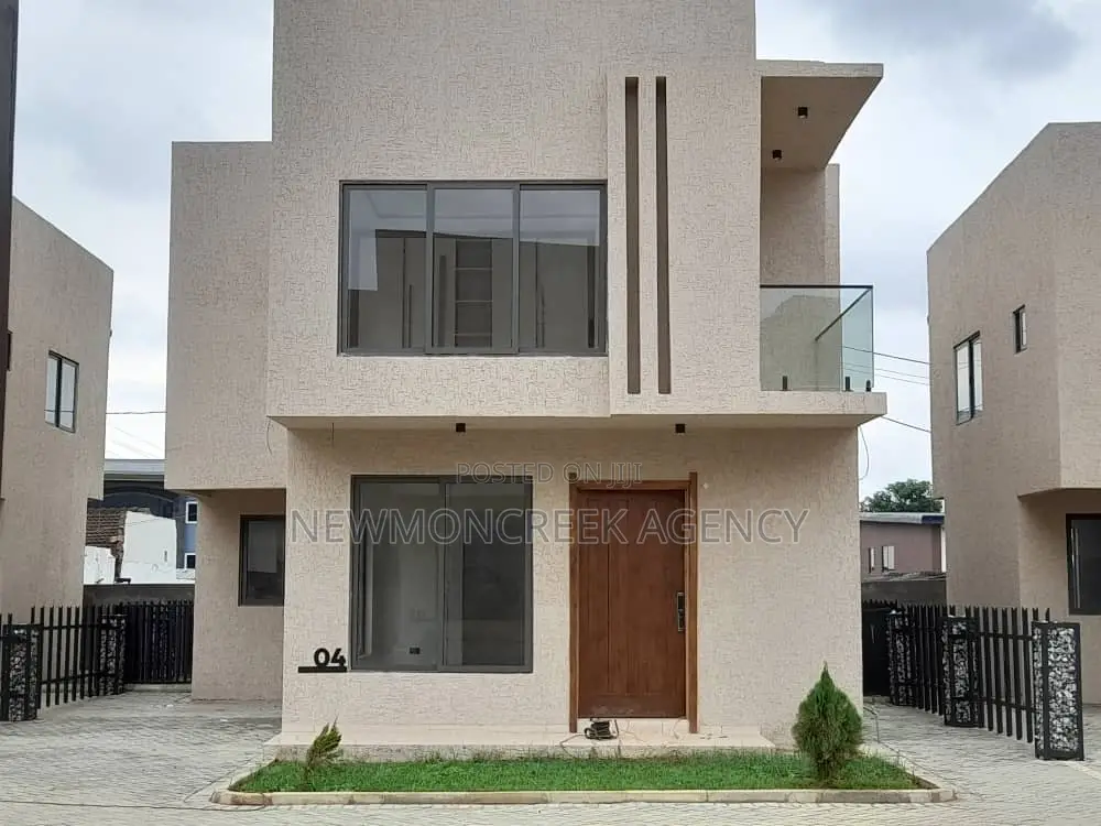 4bdrm Duplex in Haatso Main Road, Accra Metropolitan for sale