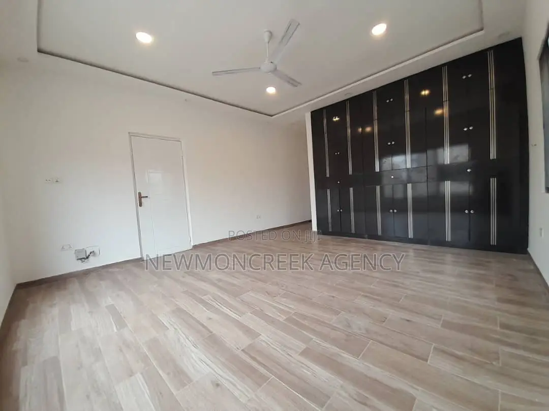 4bdrm Duplex in Haatso Main Road, Accra Metropolitan for sale