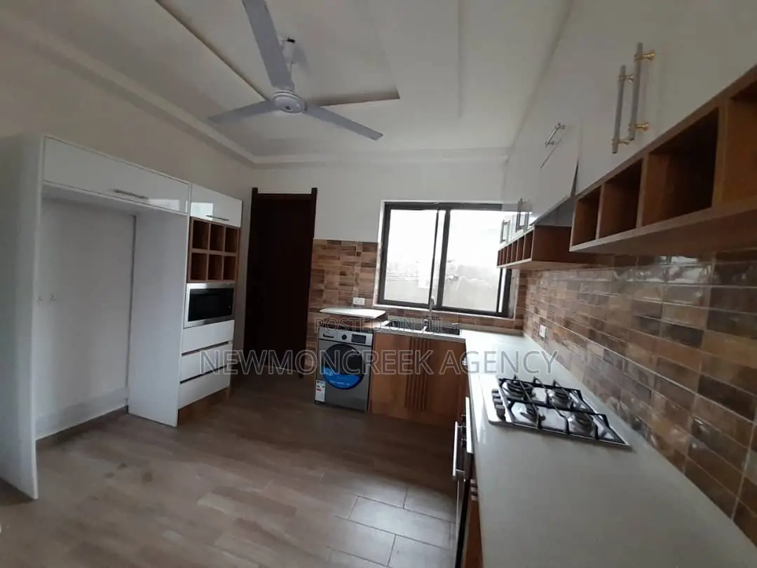 4bdrm Duplex in Haatso Main Road, Accra Metropolitan for sale