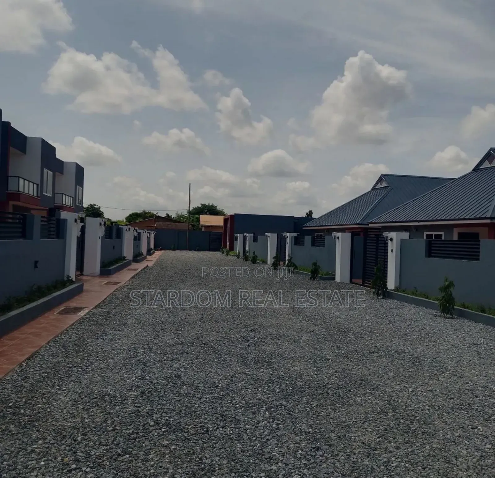 3bdrm Duplex in School Junction for sale