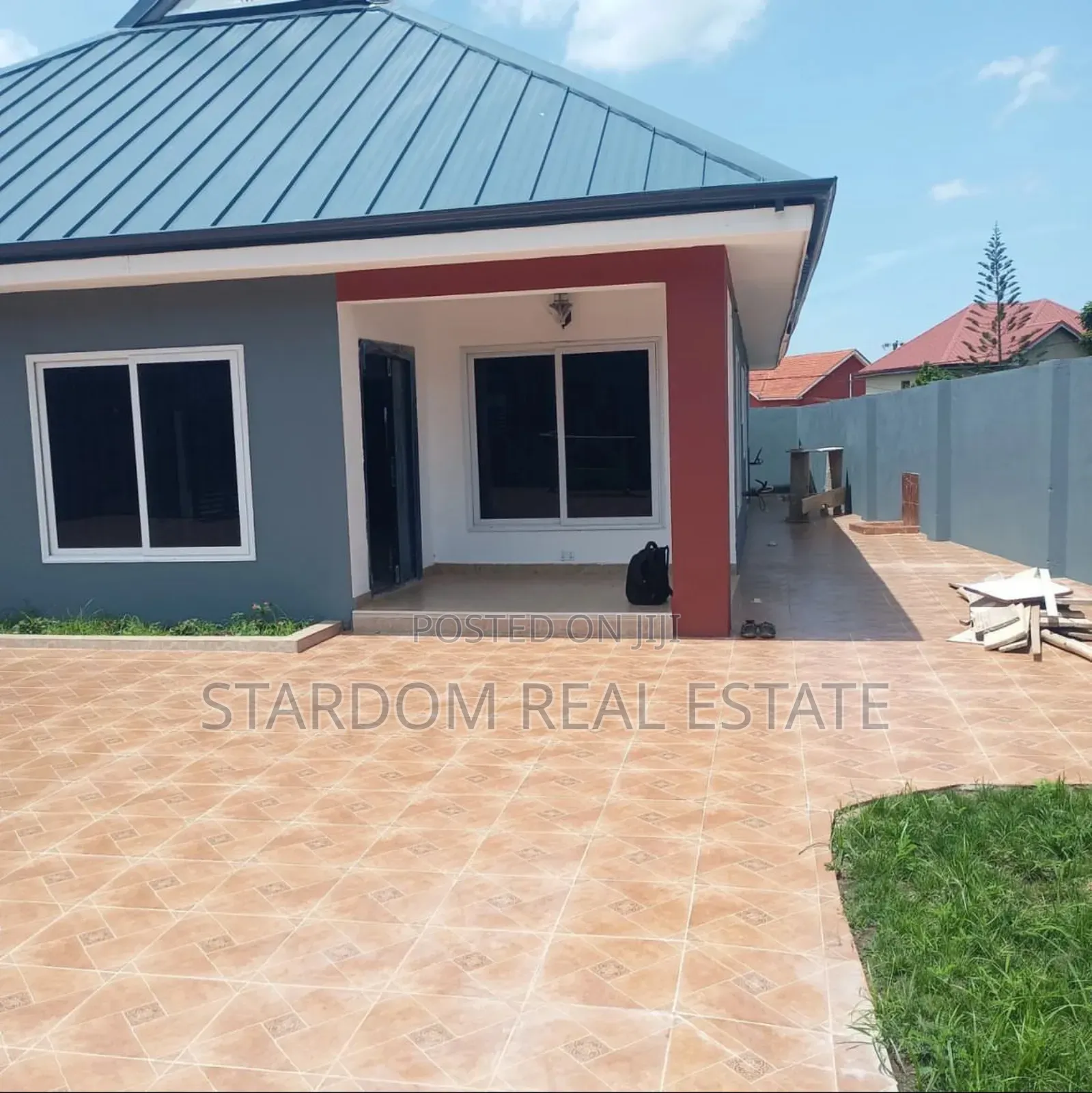 3bdrm Duplex in School Junction for sale