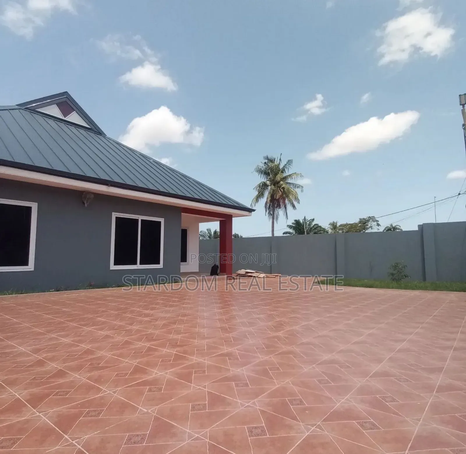 3bdrm Duplex in School Junction for sale