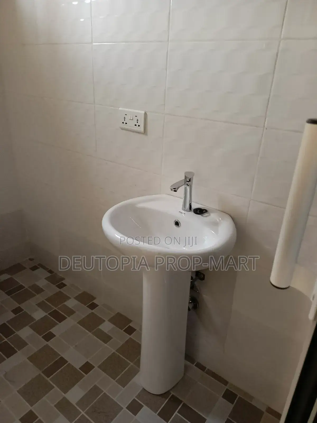 2bdrm Apartment in The Greens, Tema Metropolitan for rent