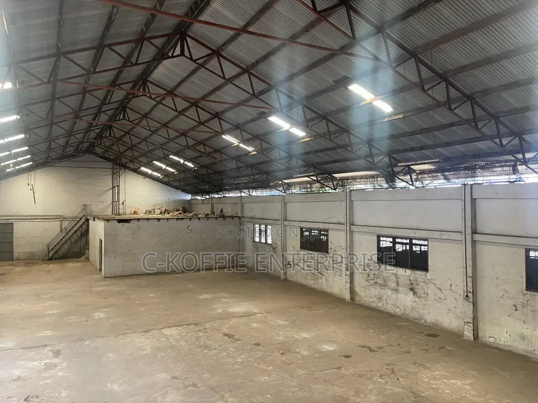 1300 SQM Warehouse + 4 Offices at South Industrial Area for R