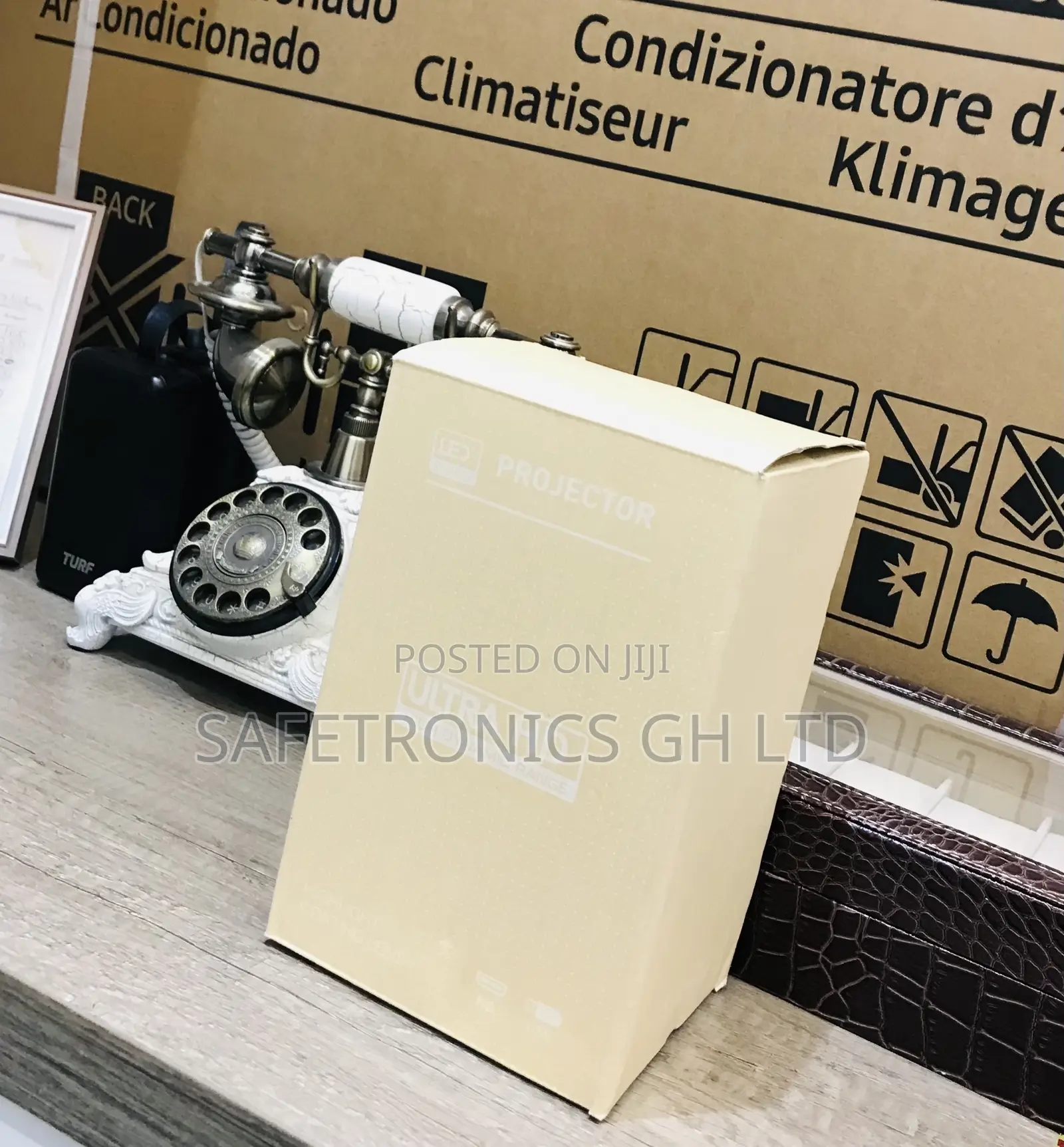 Brand New  (White) Ultra HD Projector 