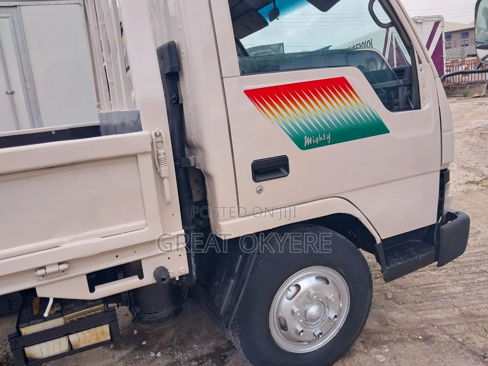 Hyundai Mighty 1
