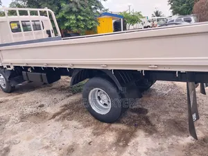 Hyundai Mighty 1